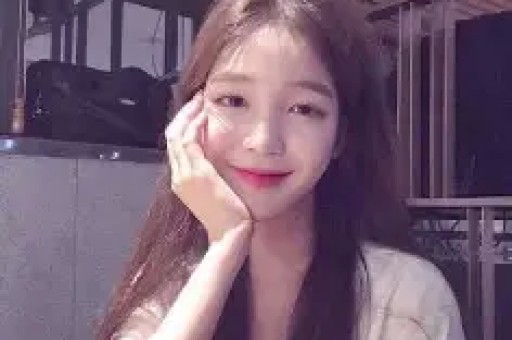 美顶流纯神演穿普拉达的女王2被删光！秀身体黑历史太多