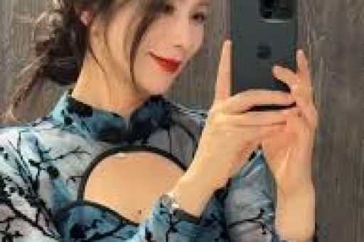 百年大福品牌代言人献礼新西兰前总理珍妮希普利女士
